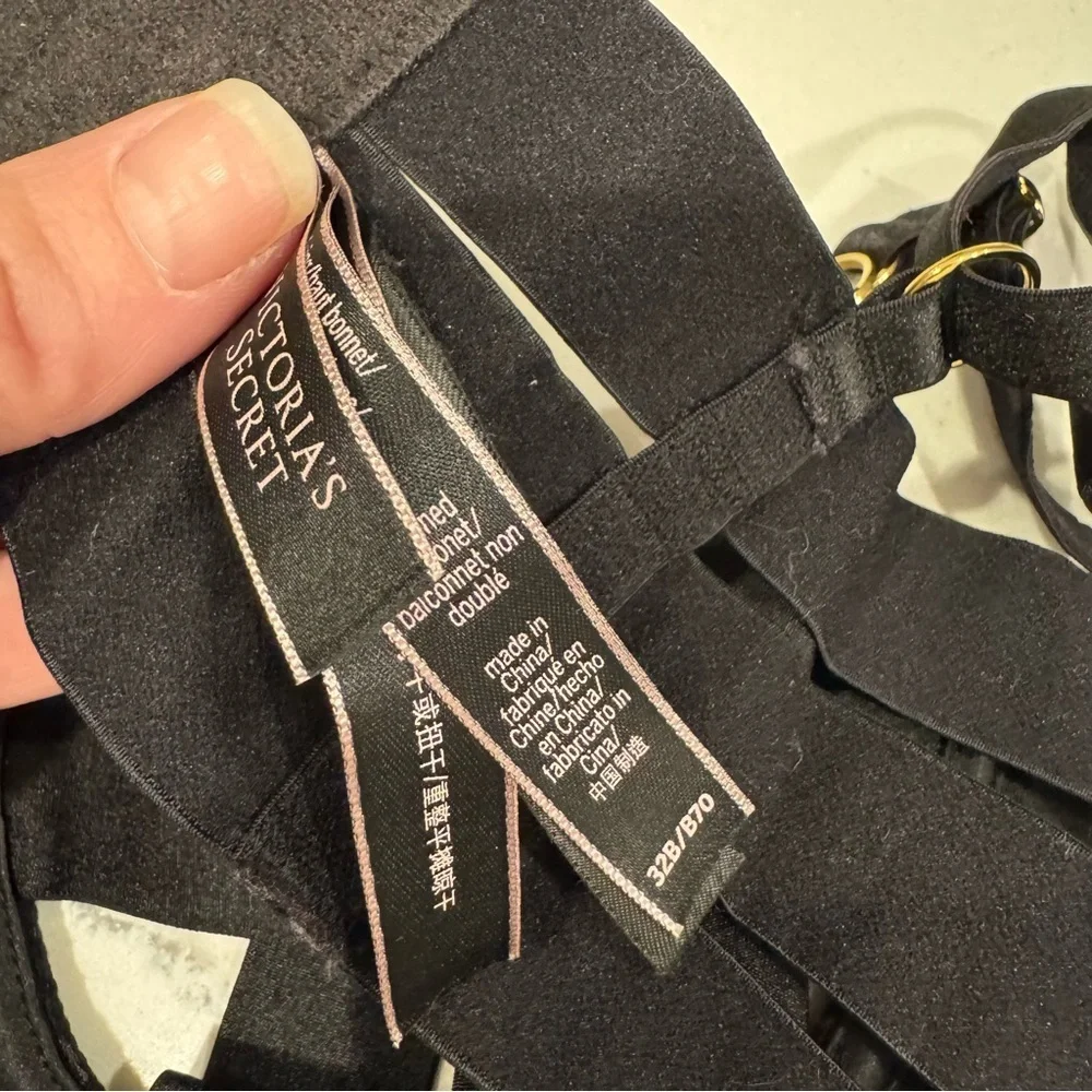 Victoria’s Secret Black Strappy Unlined Bra Size 32B